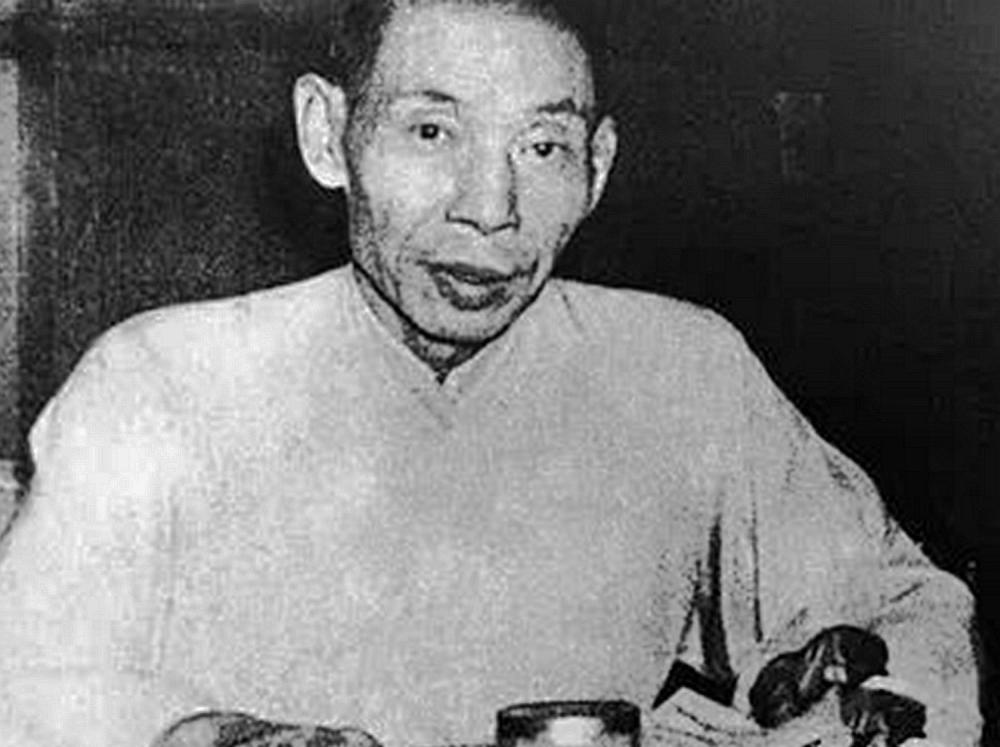 杜月笙1岁丧母5岁丧父8岁继母离奇失踪受尽白眼艰难存活