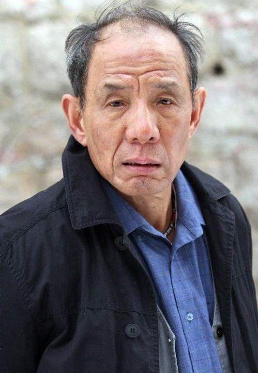 比如我们都很熟悉的几位演员,像陈裕德,颜彼得等,他们的形象,都算不上