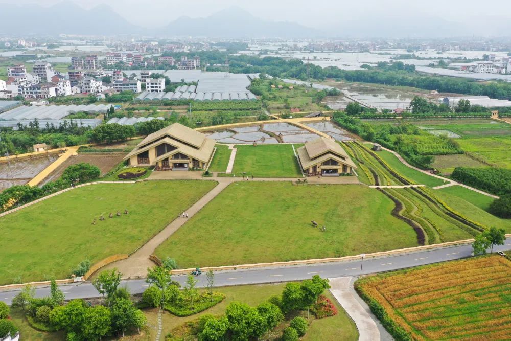 上山位於浙江省浦江縣黃宅鎮上山村.