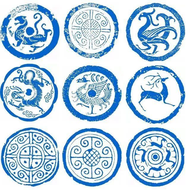 瓦当的图案设计优美,字体行云流水,极富变化,有云头纹,几何形纹,饕餮