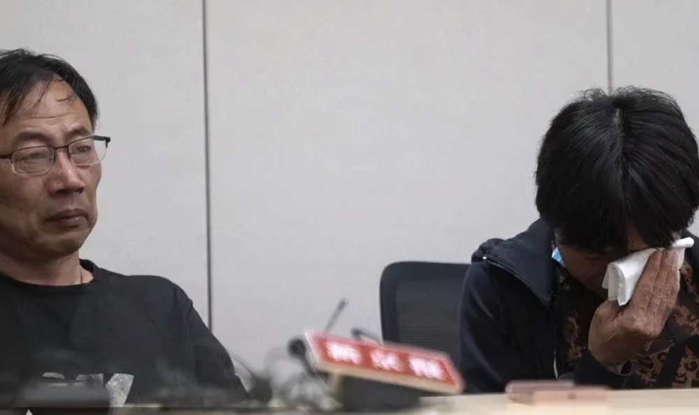 杭州杀妻案今日开庭凶犯的儿子和弟弟参加旁听