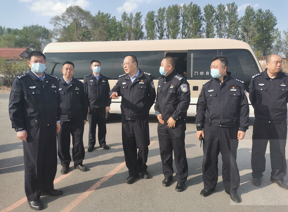 支队长孙洪彬现场办公对部分街路进行交通组织规划