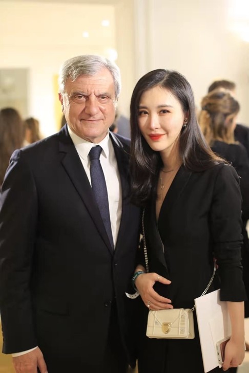 王的女人田朴珺现身名利场