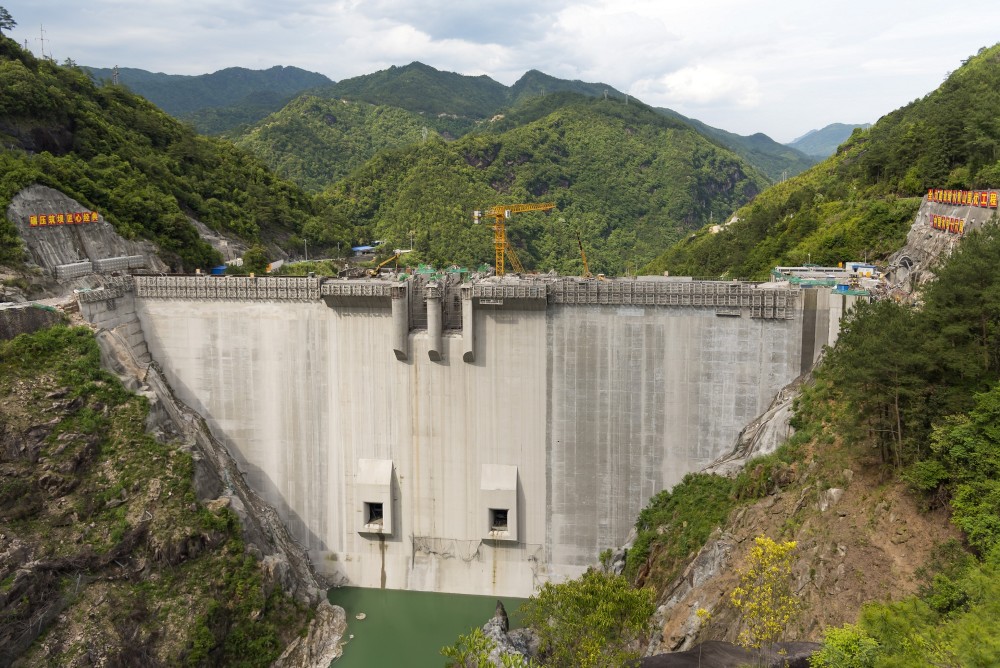 108米国内抽蓄电站第一高坝浇筑到顶