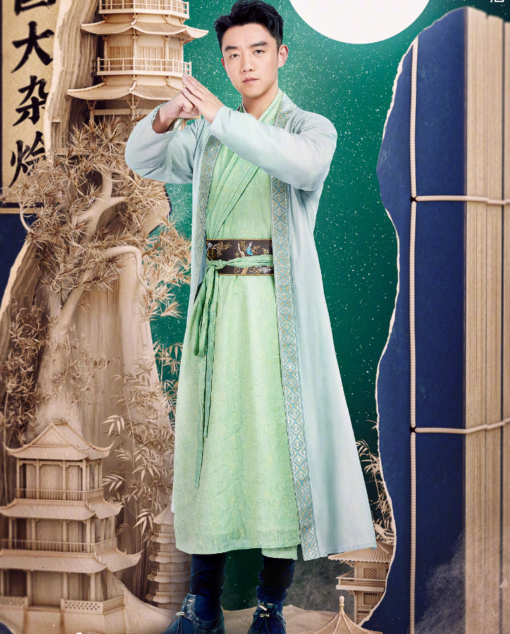 李晨跟郑恺此番都穿了古装,李晨身穿一身黄色古装,郑恺身穿一身绿色