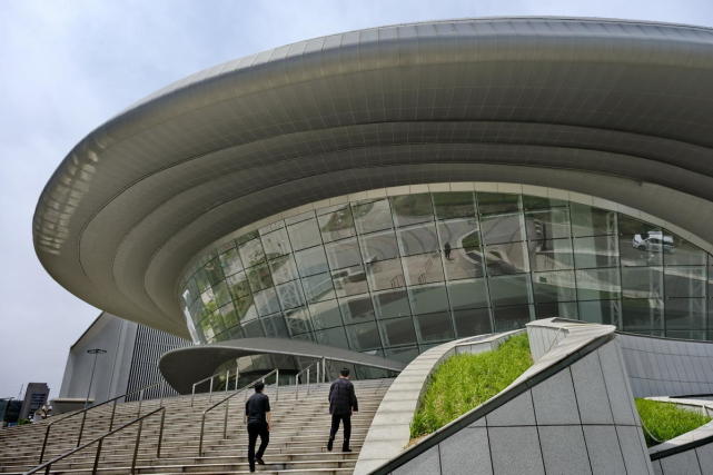 神木大剧院赋【严建设】