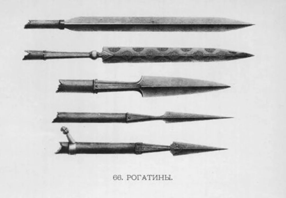 熊矛最厉害的部分是宽阔锐利的矛刃,一般长度为20至60厘米,最大宽度为