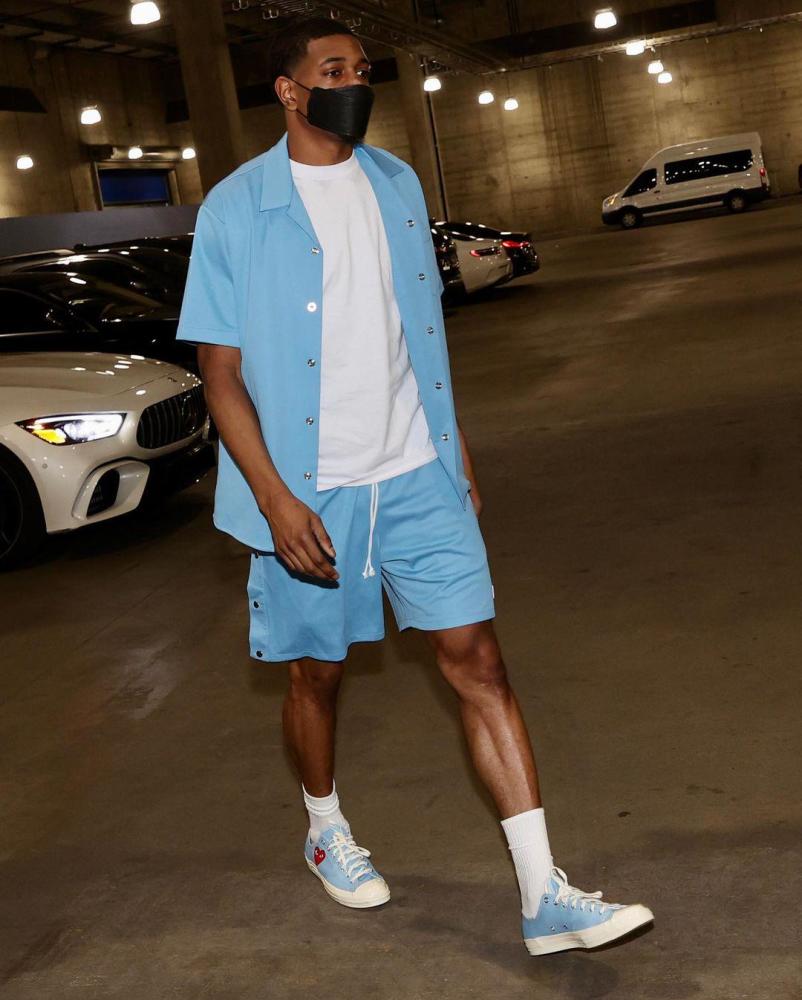 时尚nba|塔克全身上下都是背包,化身装备经理?_腾讯新闻