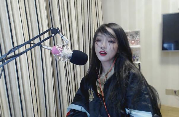 电竞女解说颜值天花板王者荣耀琪琪cos妲己这粉红外观爱了