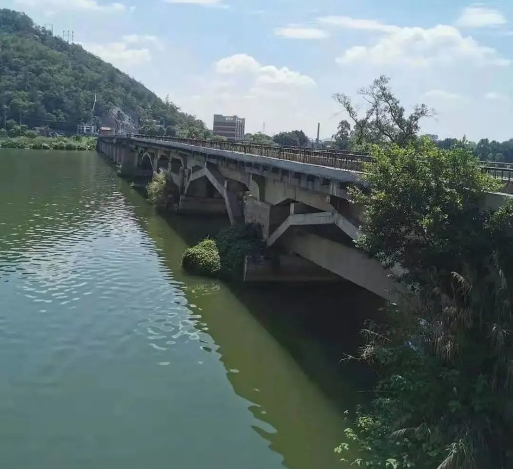 江东古桥,横架在漳州九龙江的北溪与西溪交汇入海处,作为宋代古建筑