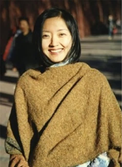 央视女神柴静遭打假风波后被群嘲携女儿移居美国后来咋样了