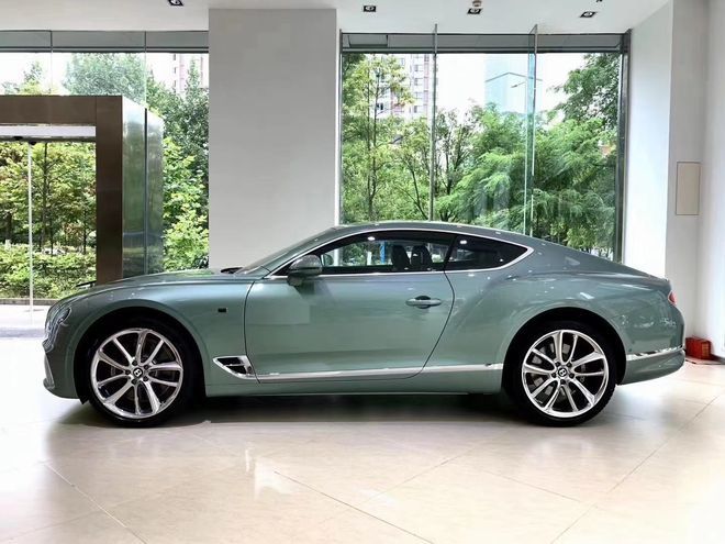 2021款宾利欧陆gt以精湛的工艺优雅的格调树立了新的标杆