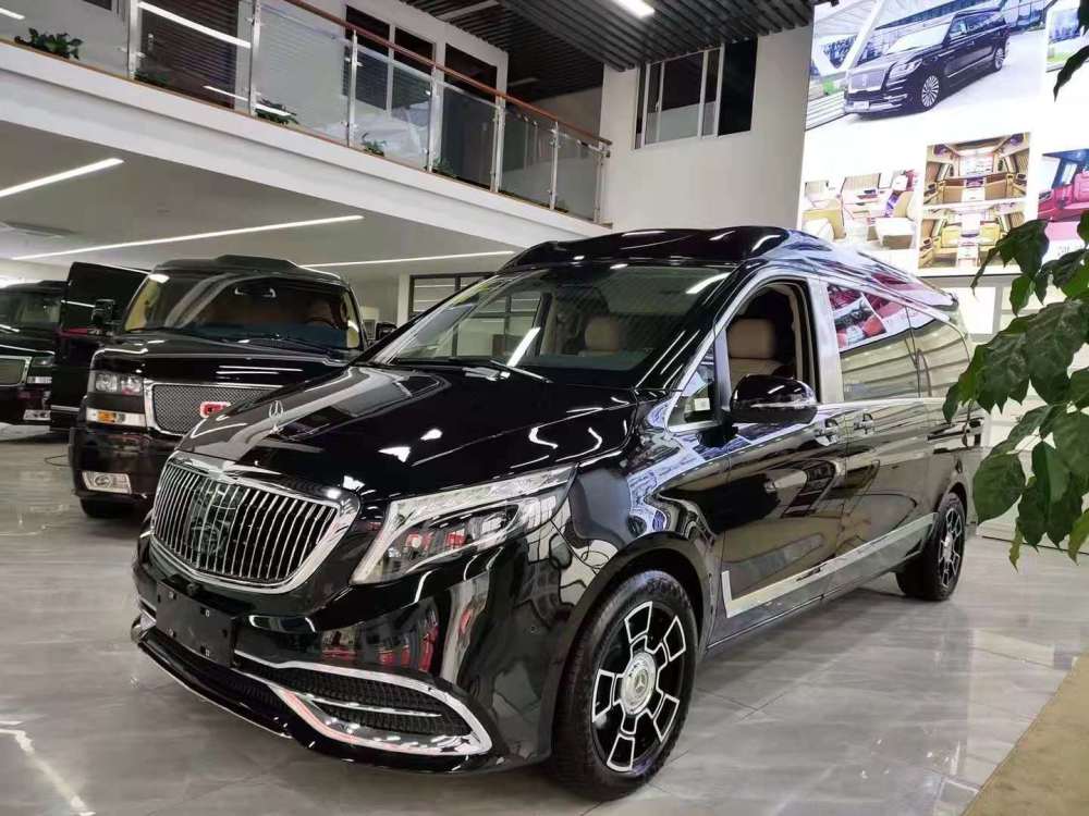 奔驰v260l高顶豪华黑钻版,库里南同款轮毂