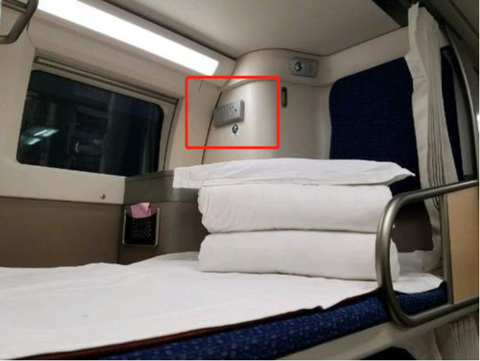 坐高铁找不到充电口史上最全的高铁充电攻略来了