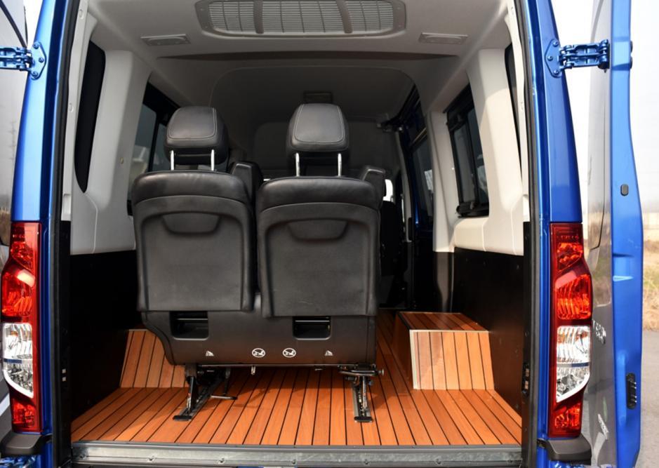 7座车才14万起轻客领域的王者依维柯欧胜还有着合资的光环