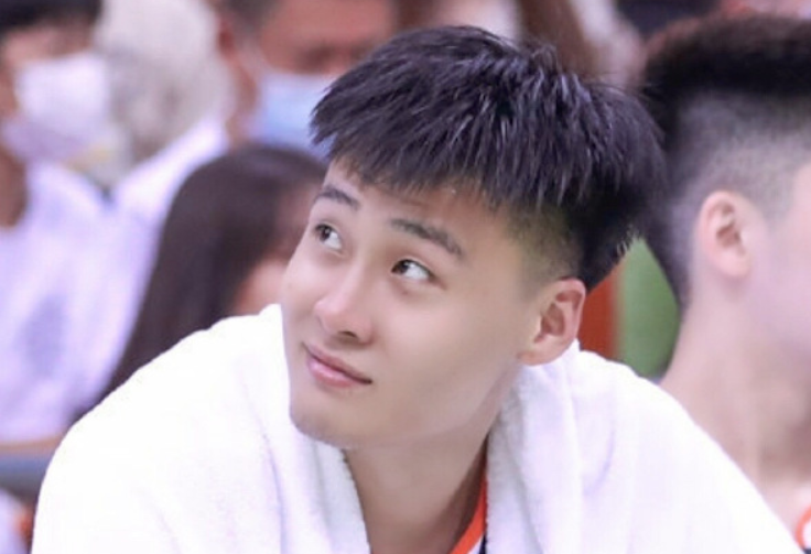 赵睿落选引热议!疑因国旗事件遭封杀,球迷:国家队的损失_腾讯新闻