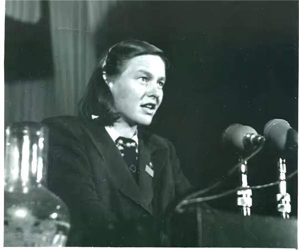 寒春:杨振宁的师姐,美国核武器专家,却在中国放了一辈子的牛