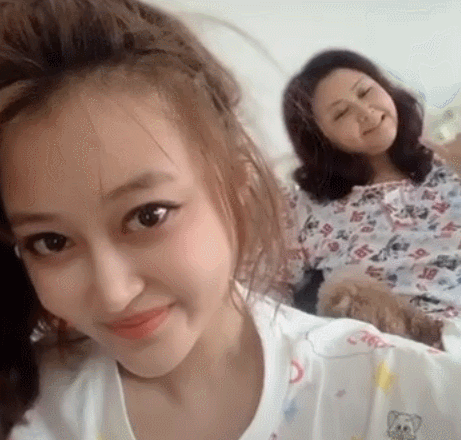 0m孙侨潞妈妈晒出这段母女俩有爱互动的视频,以往越是多幸福,现在她就