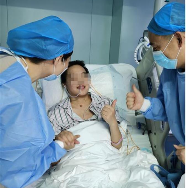 19岁少女沉睡44天后奇迹苏醒