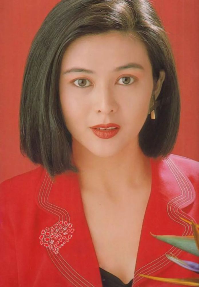 关之琳单身生活曝光住15亿豪宅独享香港最美风景和奢华衣帽间搞钱上瘾