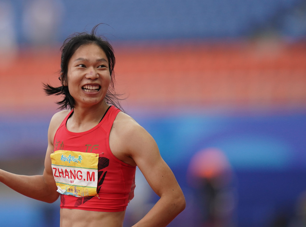 5月14日,冠军河南队选手张曼在女子100米决赛后.新华社记者 鞠焕宗 摄