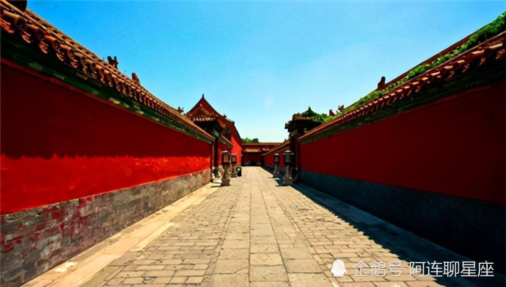 92年故宫墙的宫女魅影只现身5秒留下照片后便消失不见