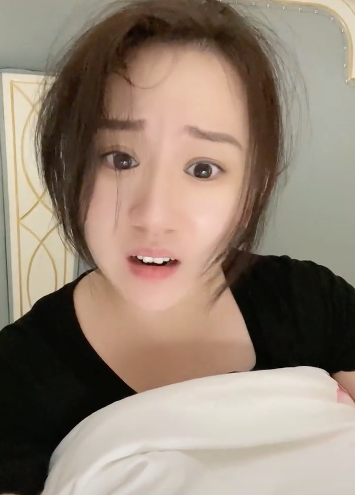 赵本山爱徒丫蛋近照变样头发凌乱身材壮实嫁前夫师弟疑住豪宅