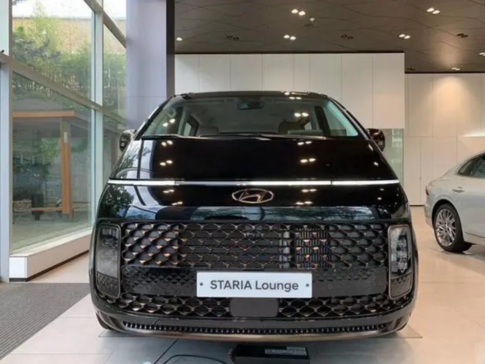 现代"大面包"实车进店,又丑又帅,若原价引进,gl8不是对手