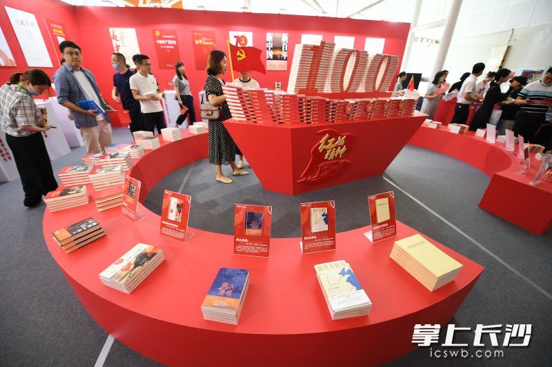 快闪直播带货文创第28届长沙图书交易会很潮