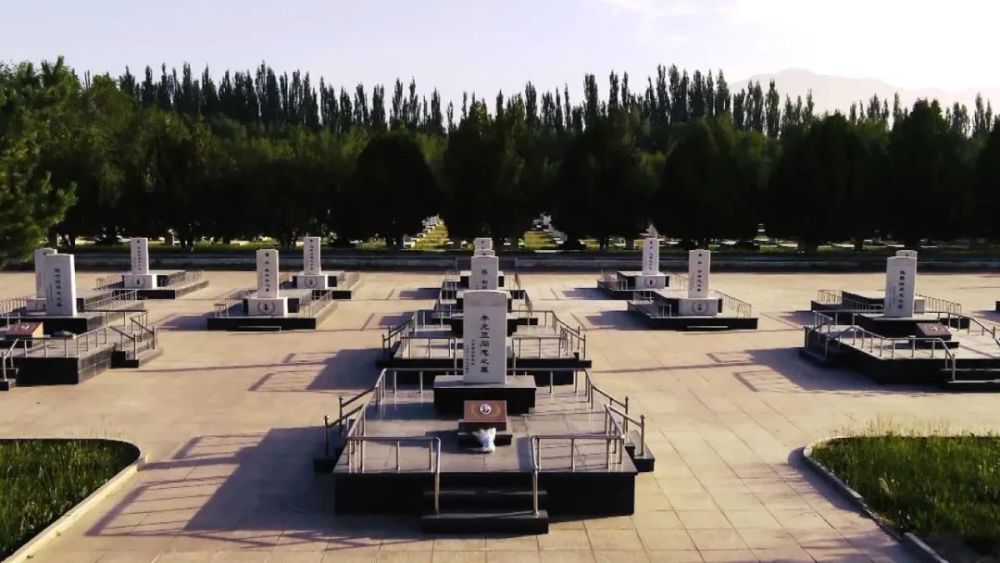 耸立在罗布泊的这座纪念碑是无数像程开甲,林俊德一样为"两弹一星"