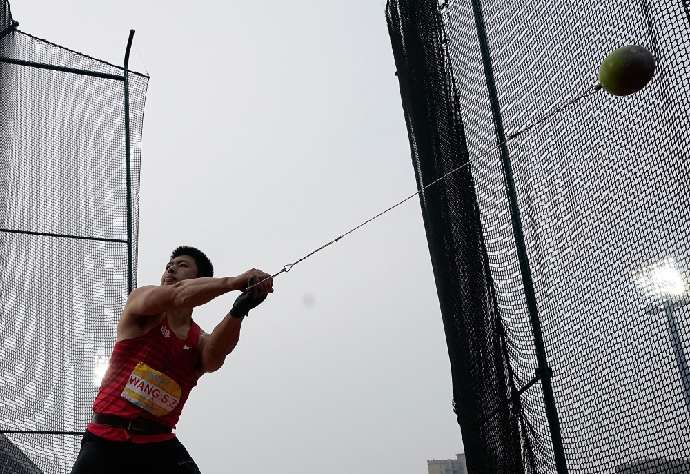 (体育)田径——"相约幸福成都"田径邀请赛:男子链球赛况