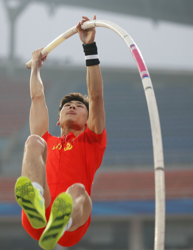 体育田径相约幸福成都田径邀请赛男子撑杆跳高赛况