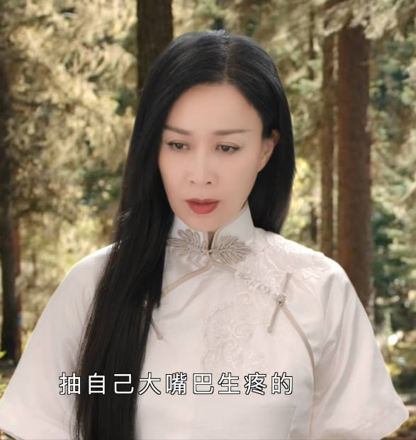 53岁那英穿司藤同款旗袍还原按唇杀名场面网友还以为是换脸