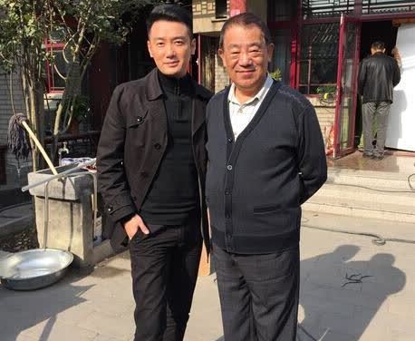 国家一级演员高明,与妻子恩爱52年,儿子原来是我们熟悉的他_腾讯新闻