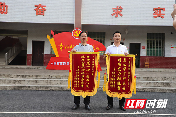 張歡 記者 石珊)近日,衡陽市鄉村振興局赴原駐點村江東村召開脫貧攻堅