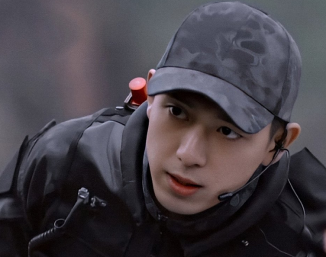 李现中国刑警路透寸头便衣好帅当得知阵容如此豪华得追