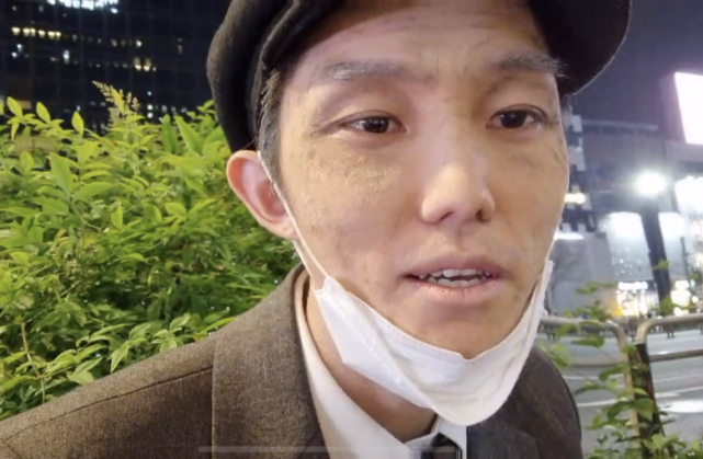 虎牙李俊解封首秀扮老头户外演剧本撩妹直言做好自己就行