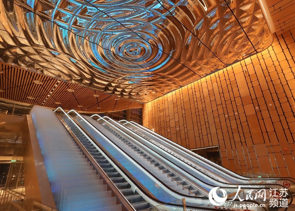5月14日,被誉为江苏省南通市新地标的南通大剧院惊艳亮相紫琅湖畔