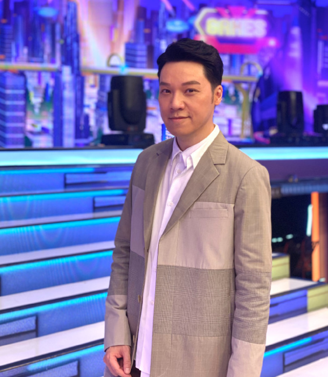 tvb小生袁伟豪人缘好 富三代男艺人带同性伴侣与其吃饭庆生
