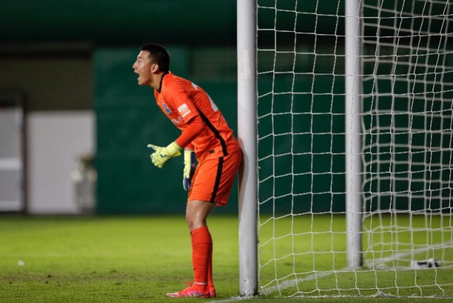 第39分钟,沧州雄狮错失良机,桑戈尔前场中路送出直传,张祥硕插上突入