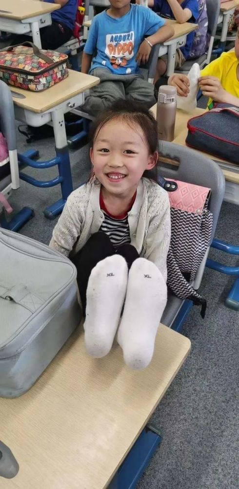 白袜也能做教具这个学校的教学实验绝了