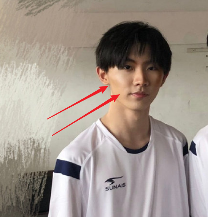 马嘉祺素颜照片被疯传:离开精修妆容后,这才是18岁该有的样子 - 265