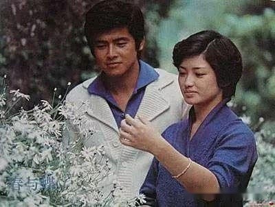 60岁山口百惠一家近照三浦友和她都老了两个儿子颜值很高