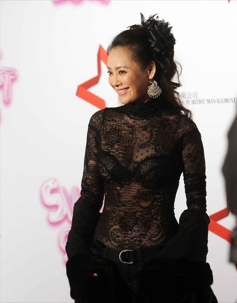 李湘宁静虽同穿黑色,但完全两个风格,一个又纯又欲一个端庄富贵