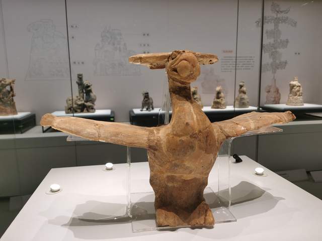 重庆中国三峡博物馆展出160件巴蜀汉代雕塑文物