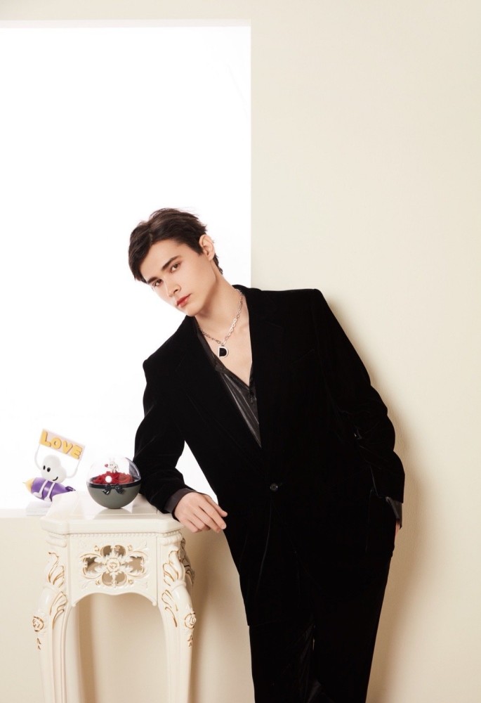 "笋丝"们利路修的发福利了,渔网装和光腿装你来不来看