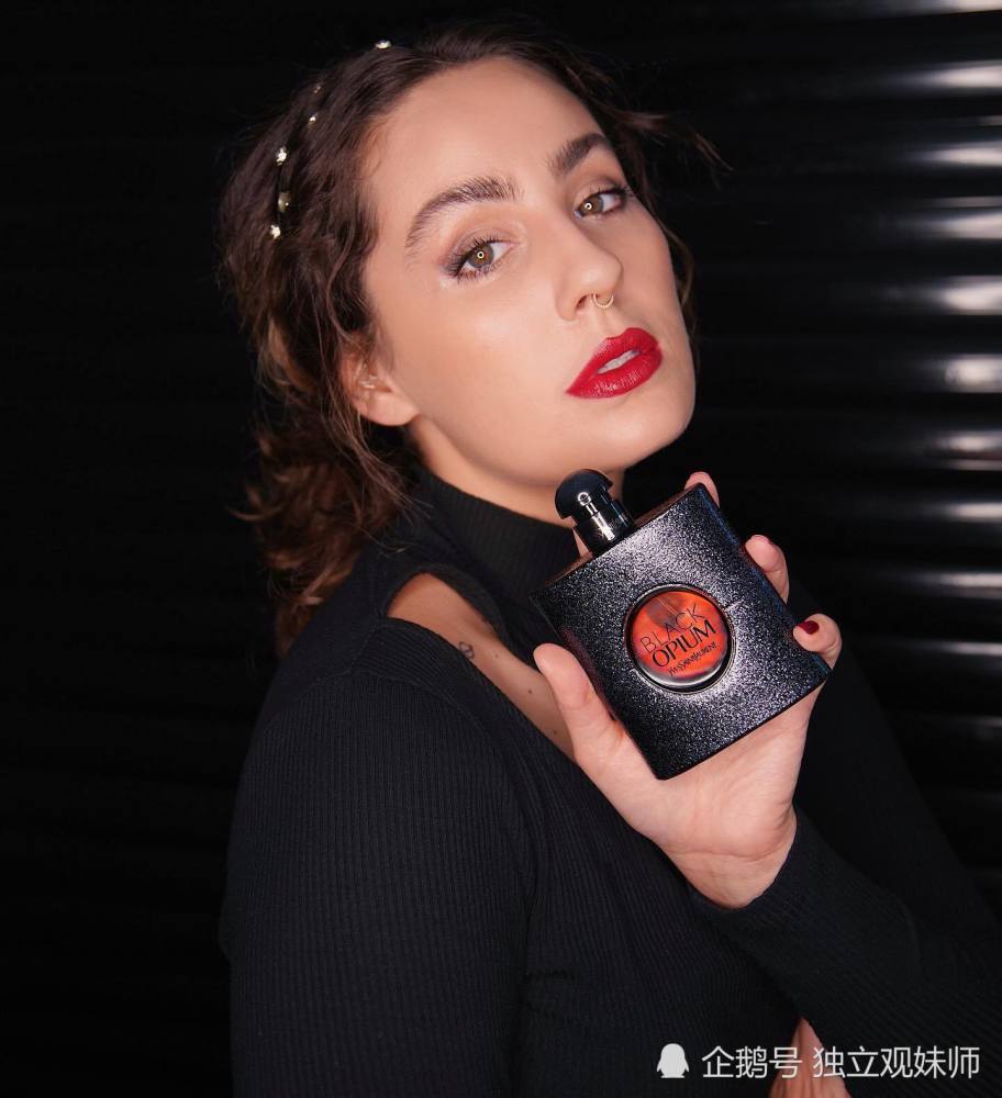 环球美女30岁的阿西亚法拉吉时尚的科威特模特和时装设计师