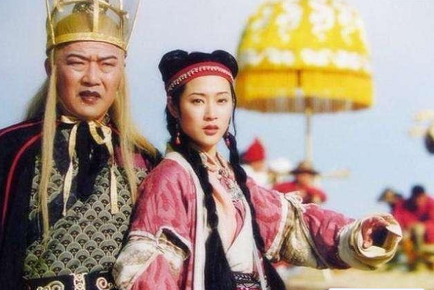之后,魏忠贤本想通过李氏控制少年皇帝,让晋身太后垂帘听政,这样一来