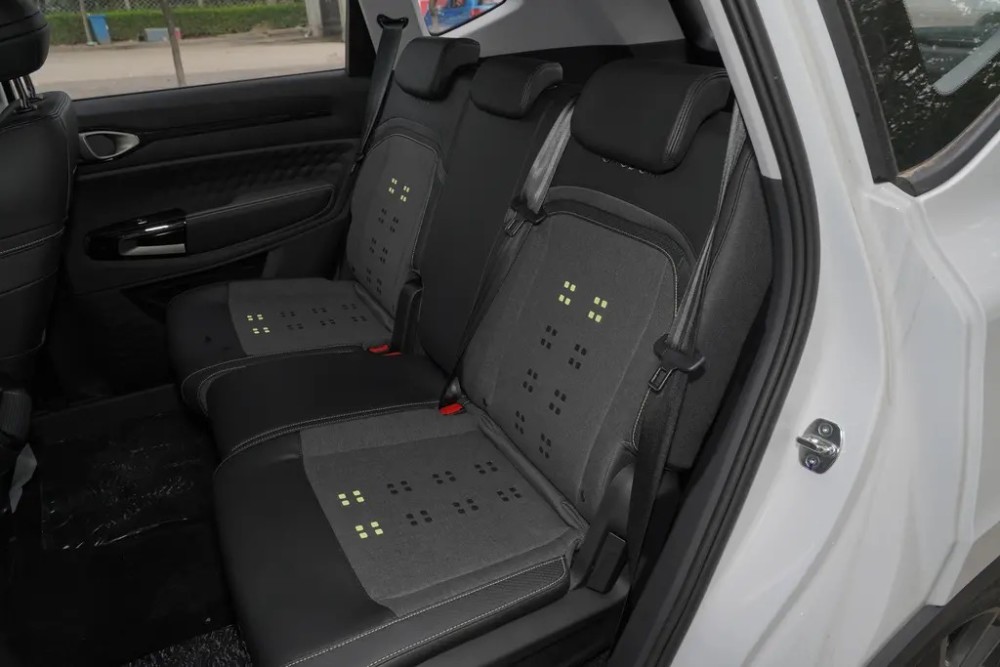 我选新宝骏rm-5,除了它出色的质量和大空间外,还极为看重新宝骏rm-5