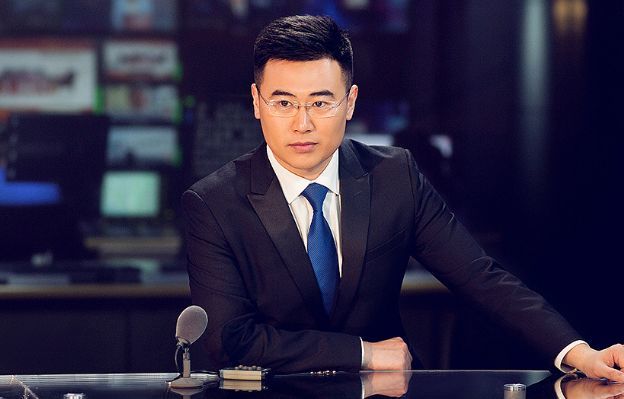 新闻主播幕后的故事上半身穿得有多正经裤子就有多不正经